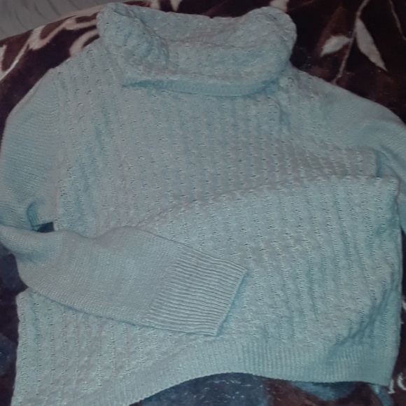 sweater - Picture 2 of 3